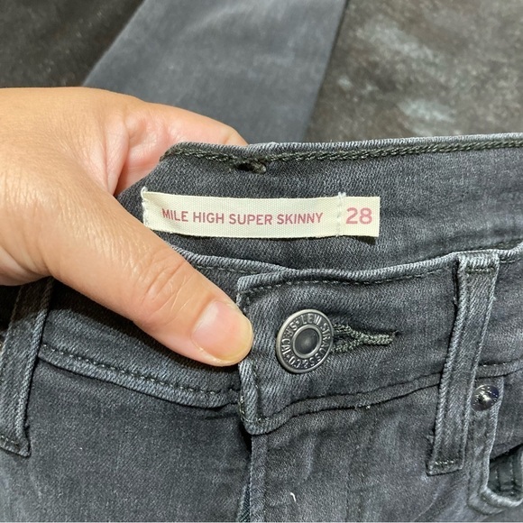 Levi’s® Mile High Super Skinny Jeans in size 28. - Picture 9 of 13